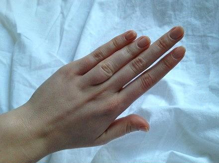 为什么这两根手指特别长？是经常活动的缘故吗？还是经常受到琼浆的滋润.jpg