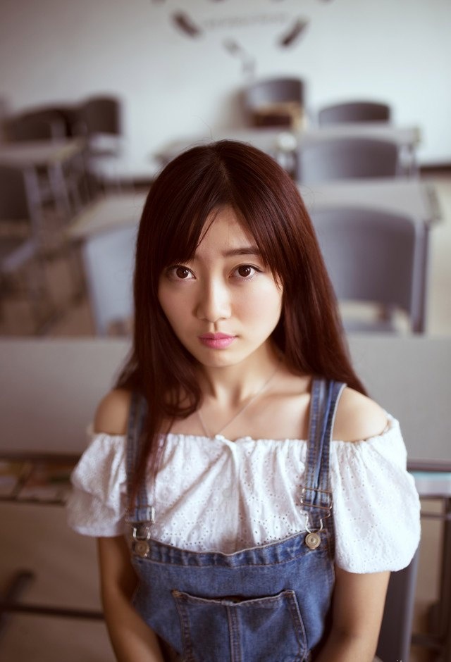 校园清纯学生妹呆萌养眼写真图片