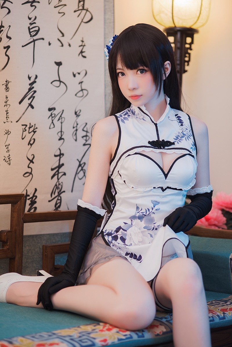 书房抚琴美女长腿如白玉酥胸古筝服性感诱惑图片