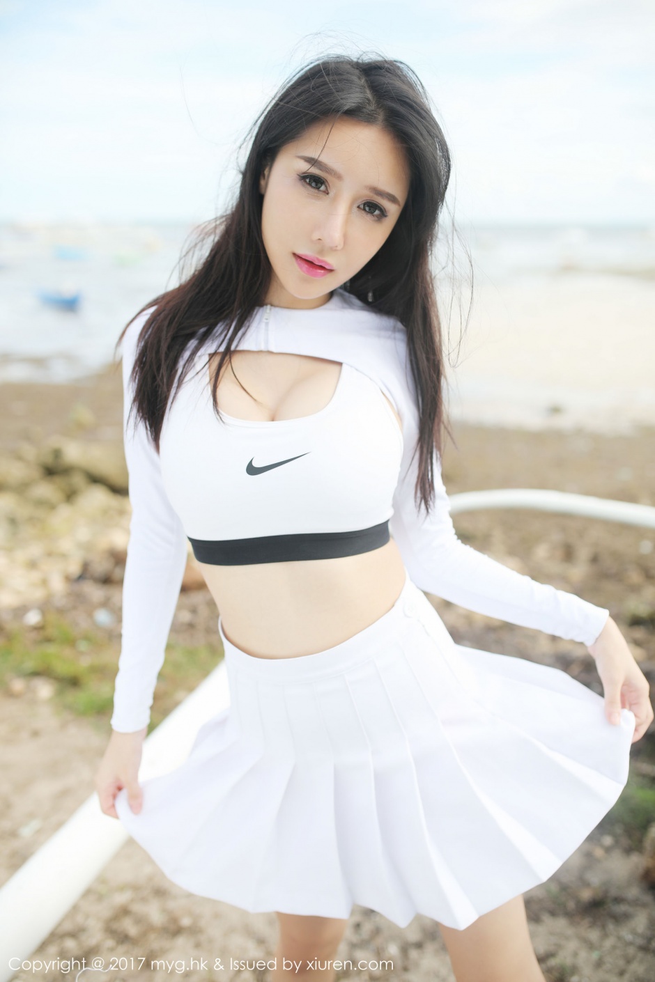 网红女神于大乔性感泳装户外大秀白嫩诱人身材