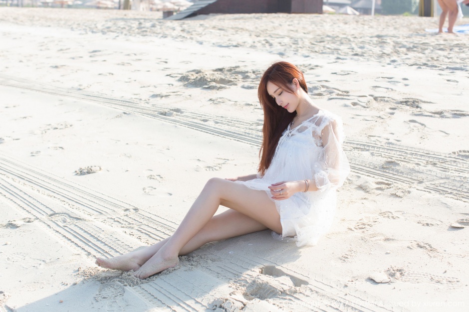 性感美女模特周妍希雪纺纱裙+七彩吊裙海边清新养眼写真