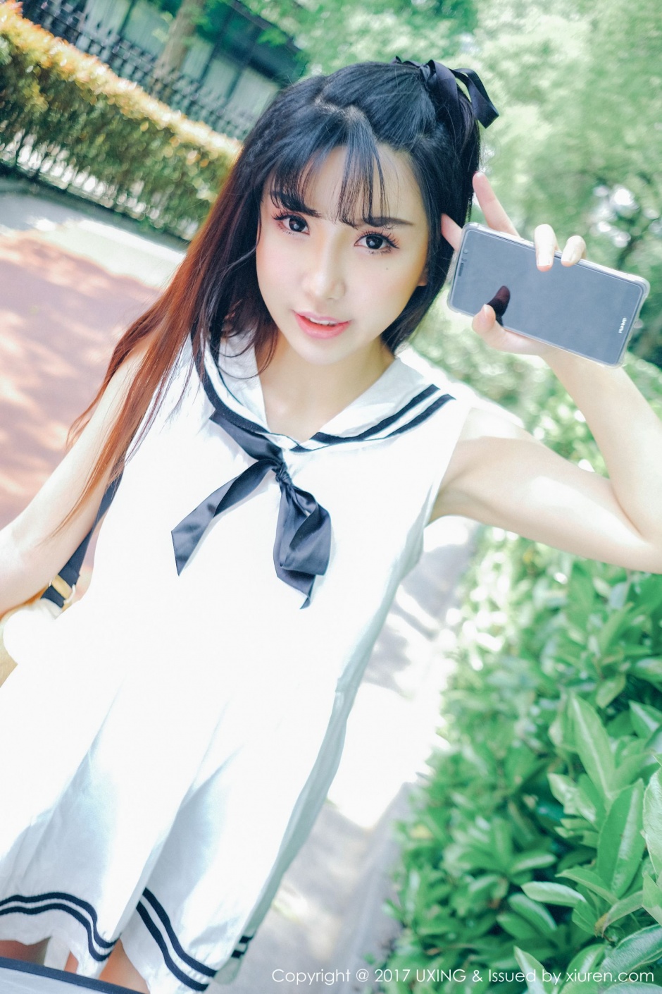 粉嫩双马尾巨乳萌妹晓茜私房大秀香肩美胸写真
