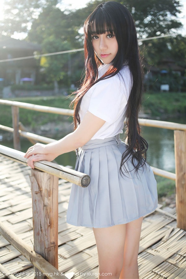 90后清纯美女校花校园清新可人写真图片