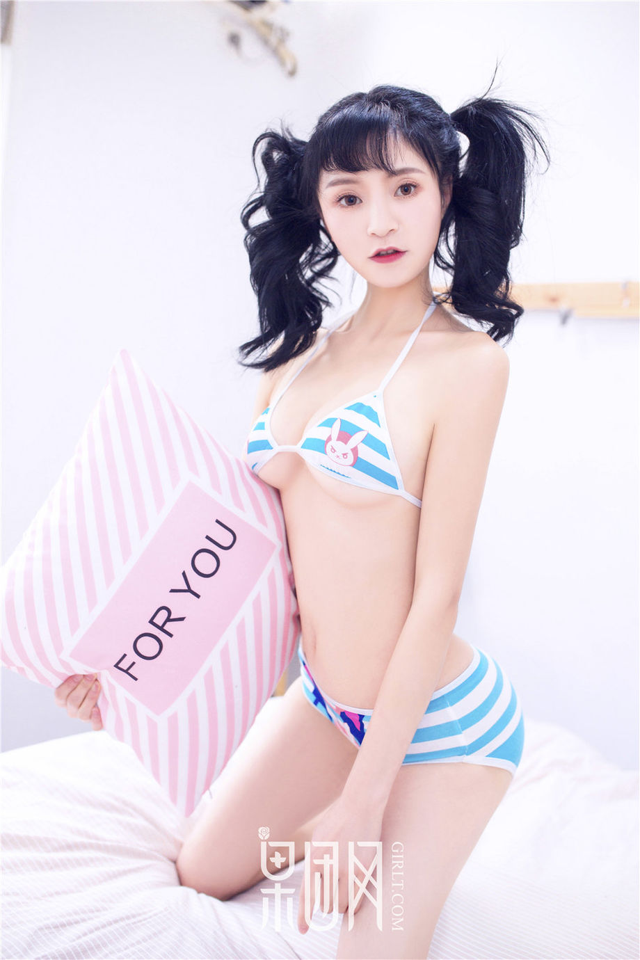 Girlt果团人像摄影写真 清纯小美女甜心蘑菇DVA性感美乳比基尼撩人写真图片