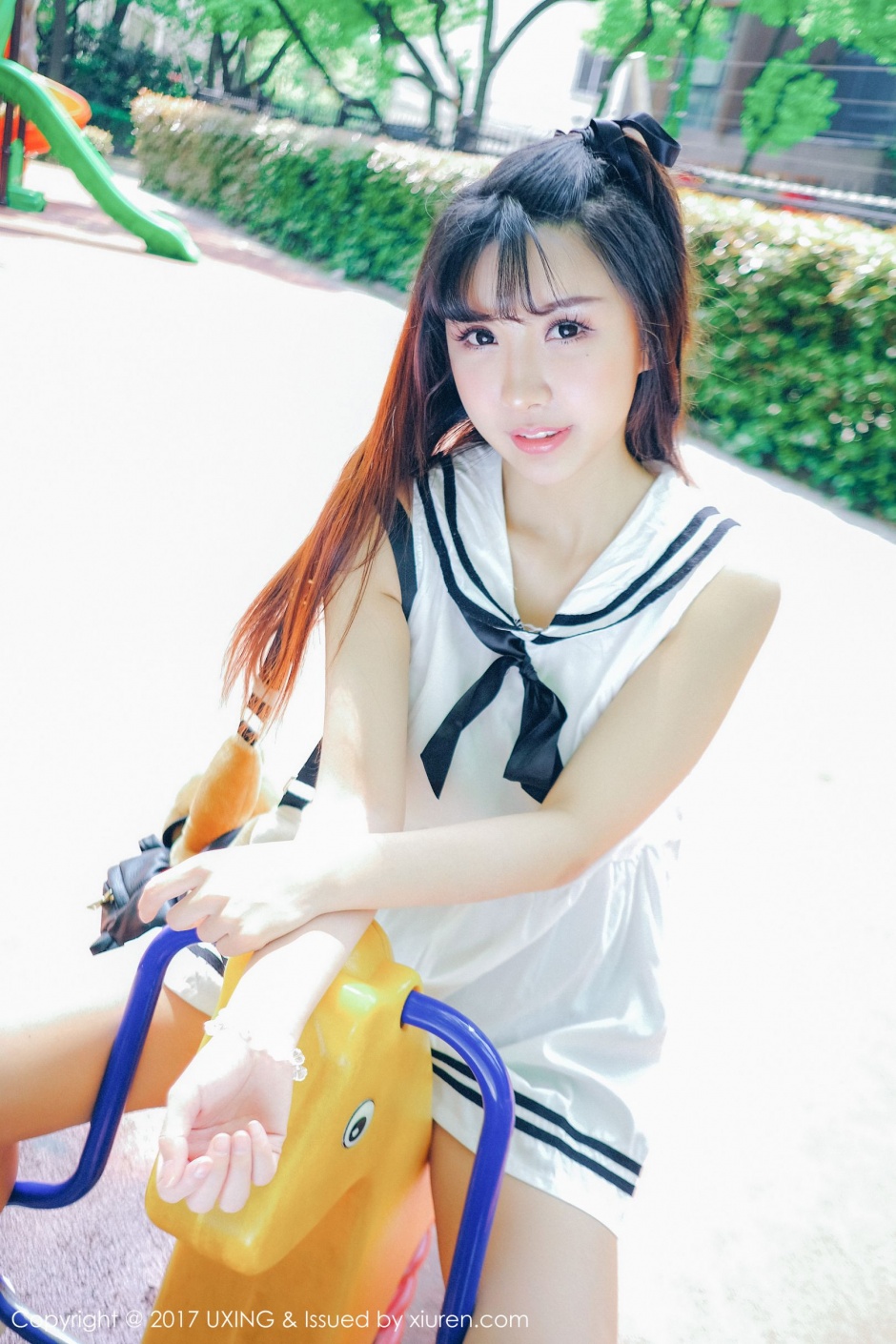 粉嫩双马尾巨乳萌妹晓茜私房大秀香肩美胸写真