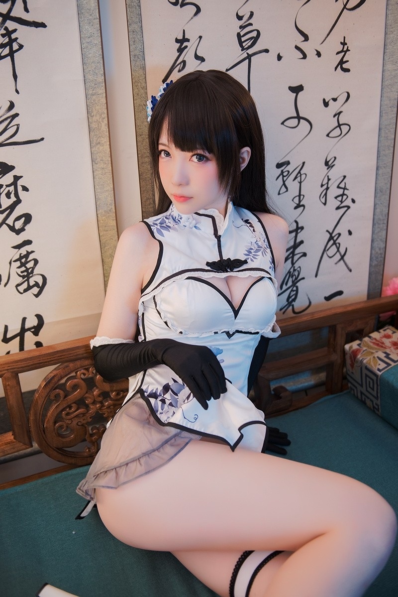 书房抚琴美女长腿如白玉酥胸古筝服性感诱惑图片
