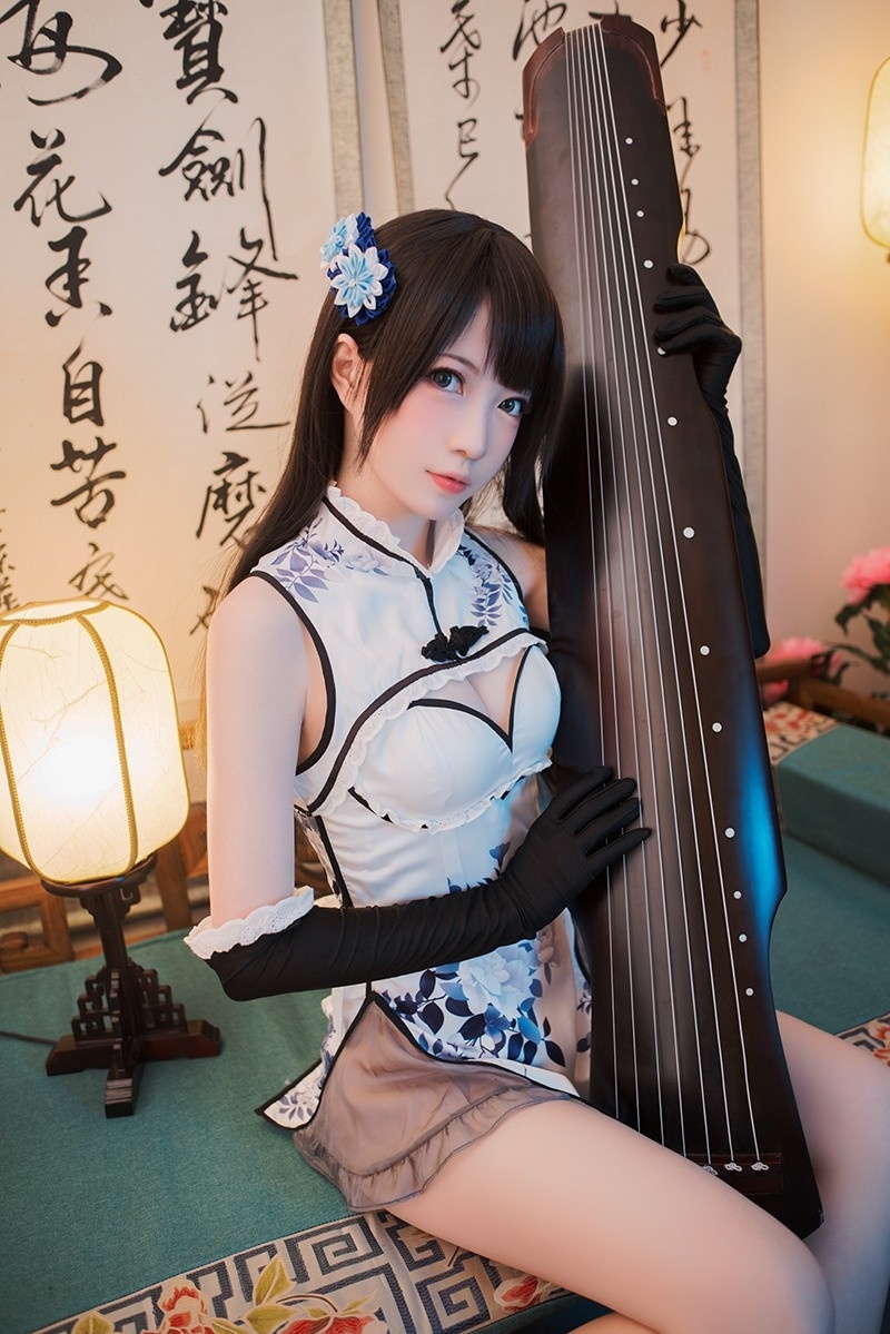 书房抚琴美女长腿如白玉酥胸古筝服性感诱惑图片