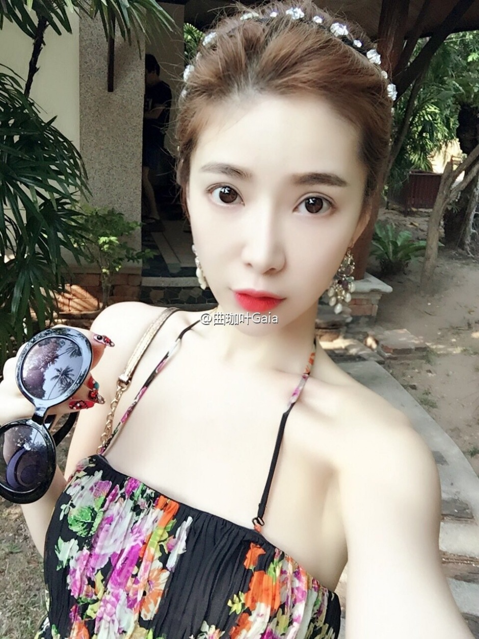 人气美女曲珈叶Gaia深沟美胸性感比基尼美拍图
