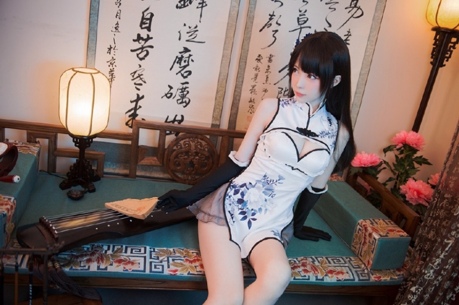 书房抚琴美女长腿如白玉酥胸古筝服性感诱惑图片