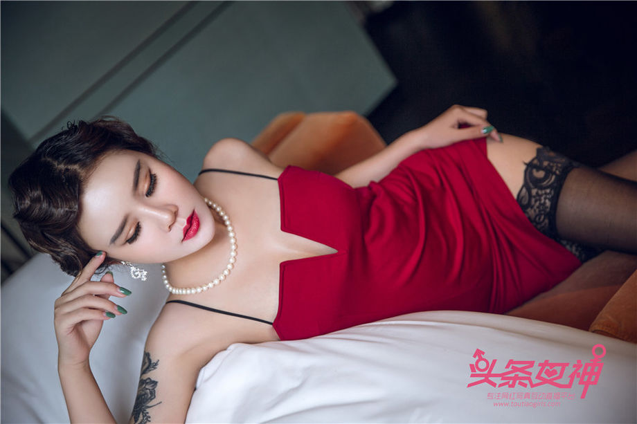 头条女神 性感旗袍美女爱丽莎诱人黑丝美臀诱惑写真图片