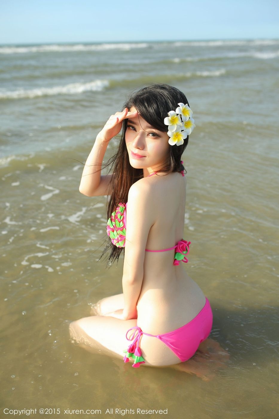 中非混血美女模特容容容Alice沙滩比基尼巨乳撩人