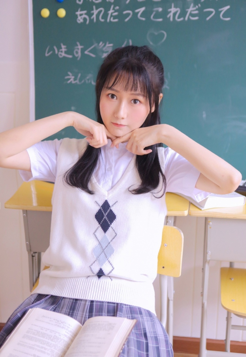 清纯素人氧气少女白丝美腿惹火养眼诱惑图片