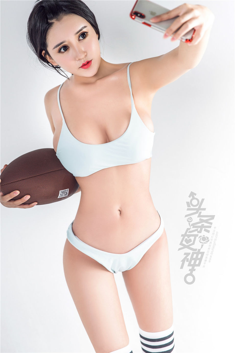 头条女神 丰满大奶美女白一晗清凉性感比基尼魅惑写真图片