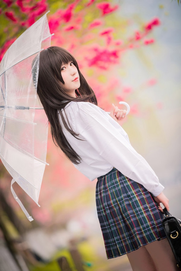 日系清新校园美女樱桃花下美艳动人写真图片
