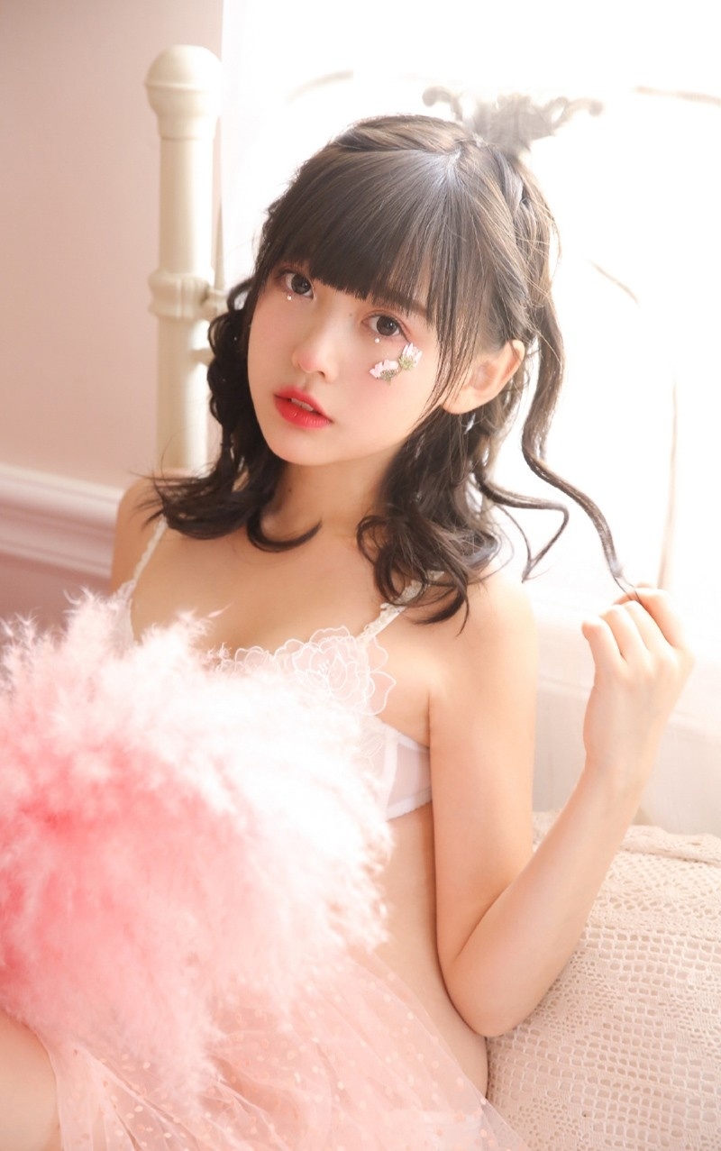 极品甜美萝莉梦幻粉嫩内衣酥胸性感美女图片