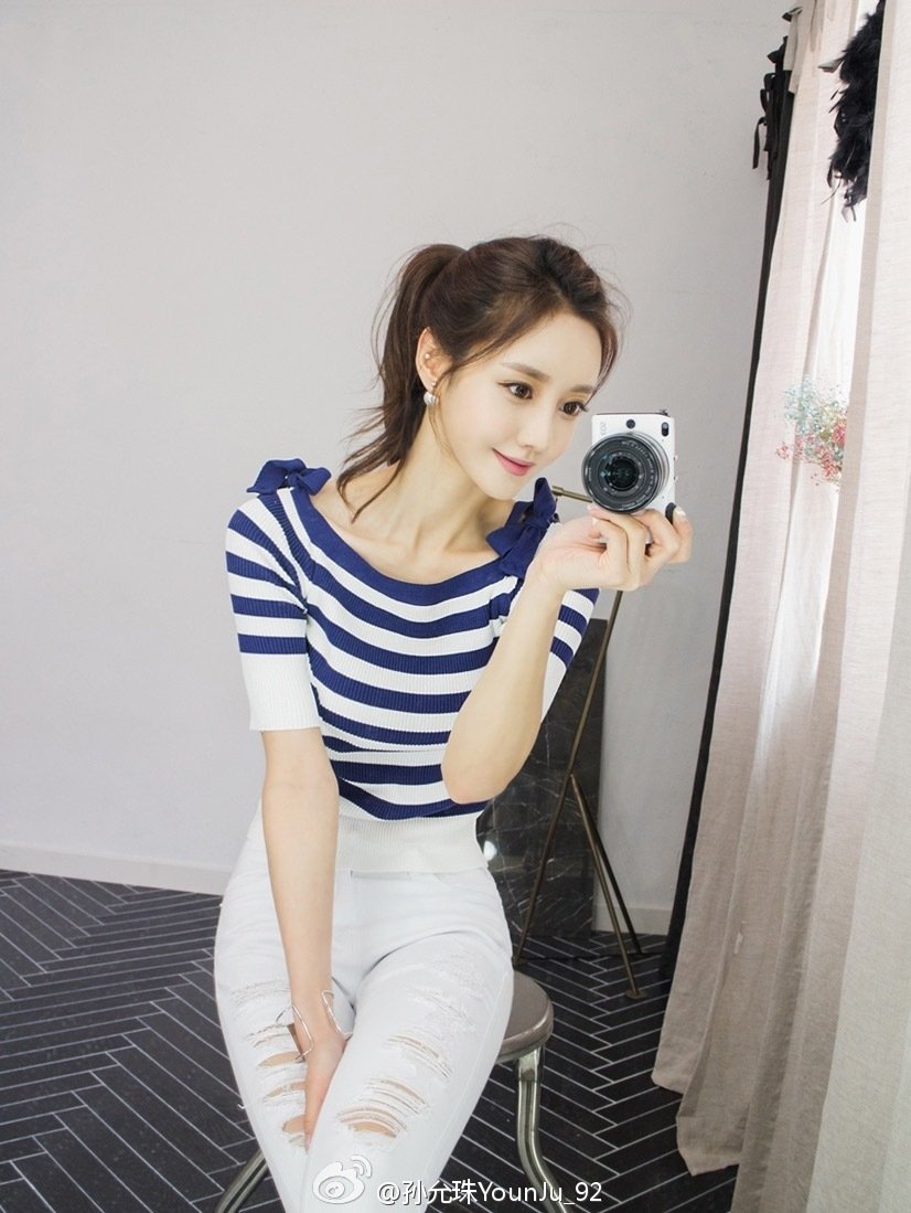 韩国长腿美女孙允珠气质非凡穿搭潮流时尚写真