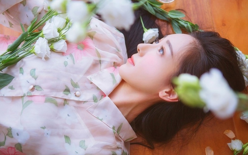国色天香美少女精致粉嫩容颜双眸迷人写真图片