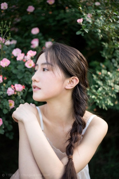 清纯美女校花小清新迷人户外写真集