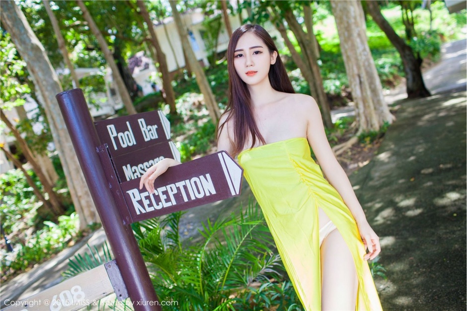 大长腿美女SISY思低胸高叉裙诱惑写真