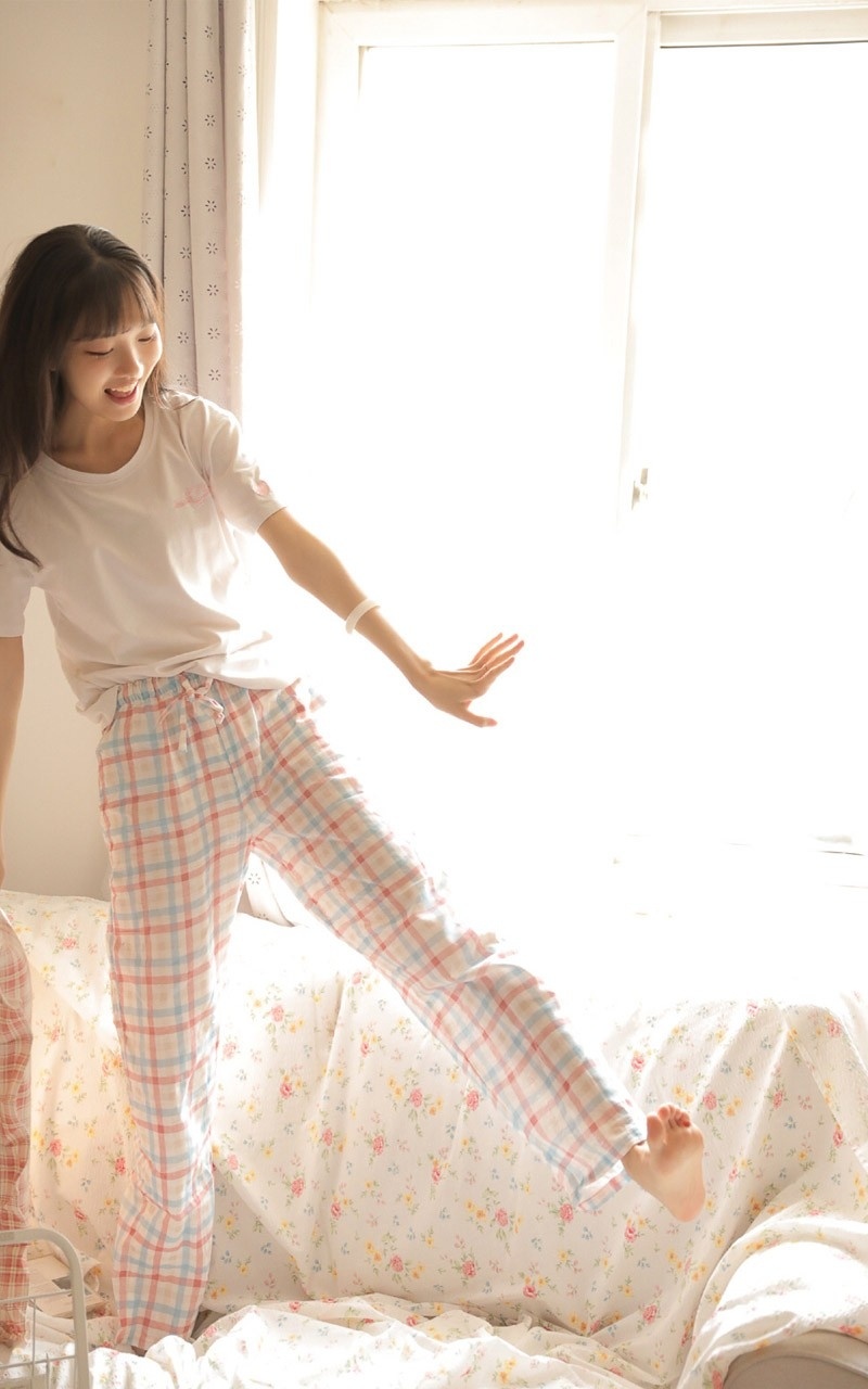 居家萌妹怡然自乐小清新氧气少女美丽可爱图片