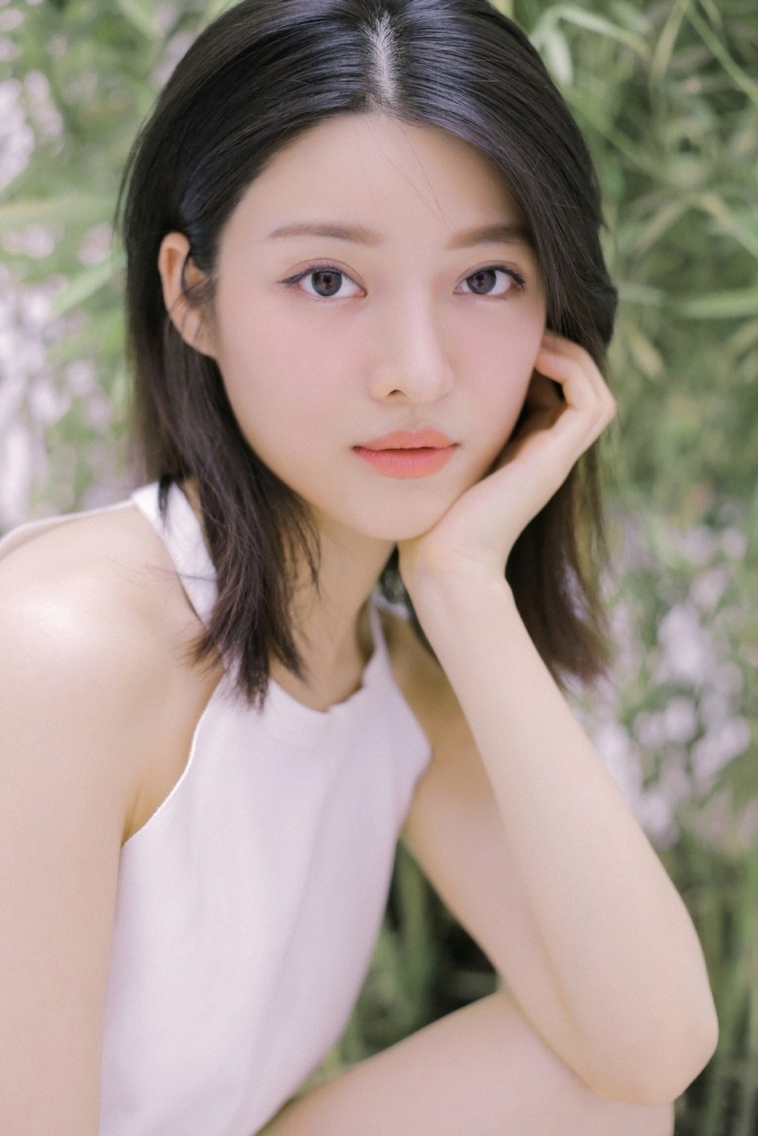 神似舒淇清纯白嫩短发熟女时尚魅力生活写真图片