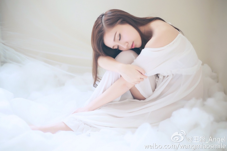清纯白净美女王淼气质爆棚迷人写真图片