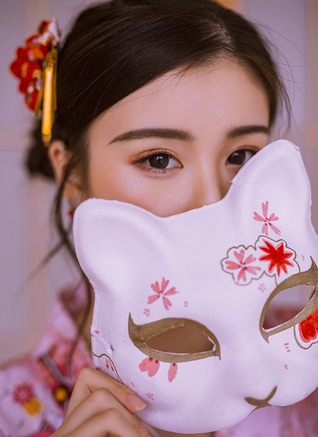 日本和服美女精致眉眼光滑牛奶肌图片