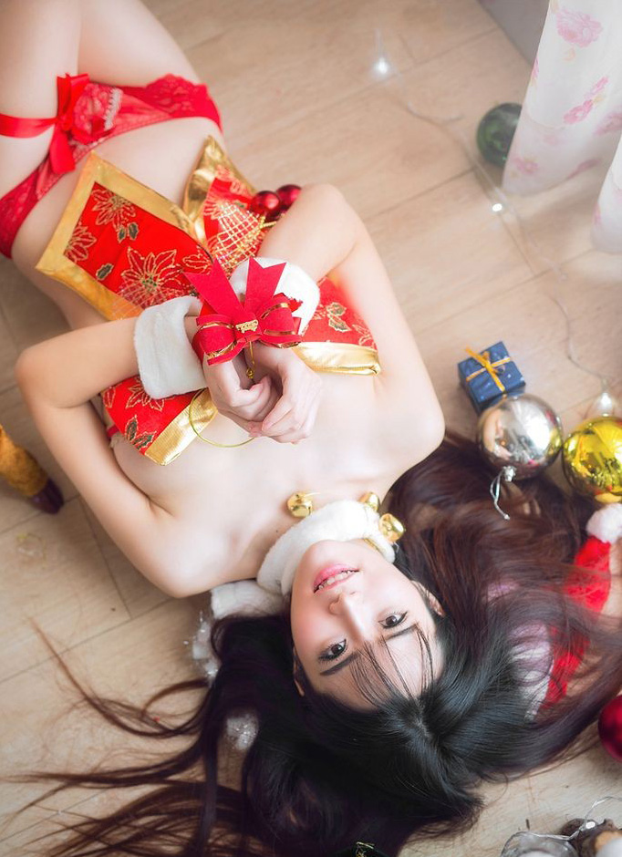 孔一红比基尼