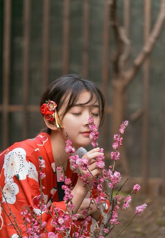 日本白嫩和服美女睫毛弯弯樱桃小嘴图片