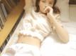 元气美少女纯白连衣裙暖棕色秀发展白瓷肌肤吹弹可破图片