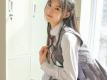 灰色制服美女学生精致编发漂亮脸蛋图片