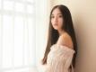 裸肩连衣裙美女黑长直发精致侧颜图片
