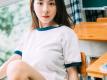 运动服美女学生诱人白丝长腿教室图片